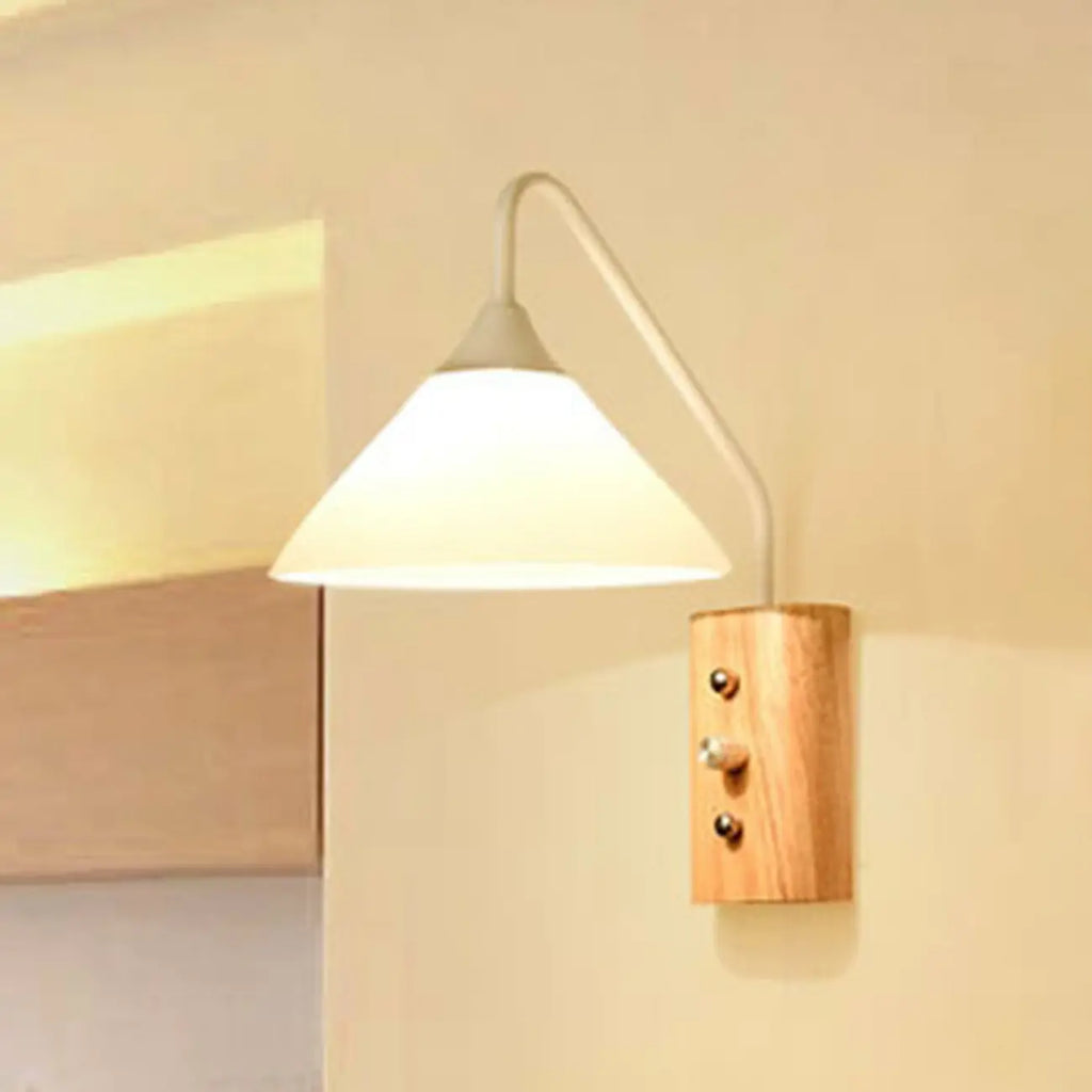 Applique murale moderne en alliage avec abat-jour géométrique pour chambre à coucher