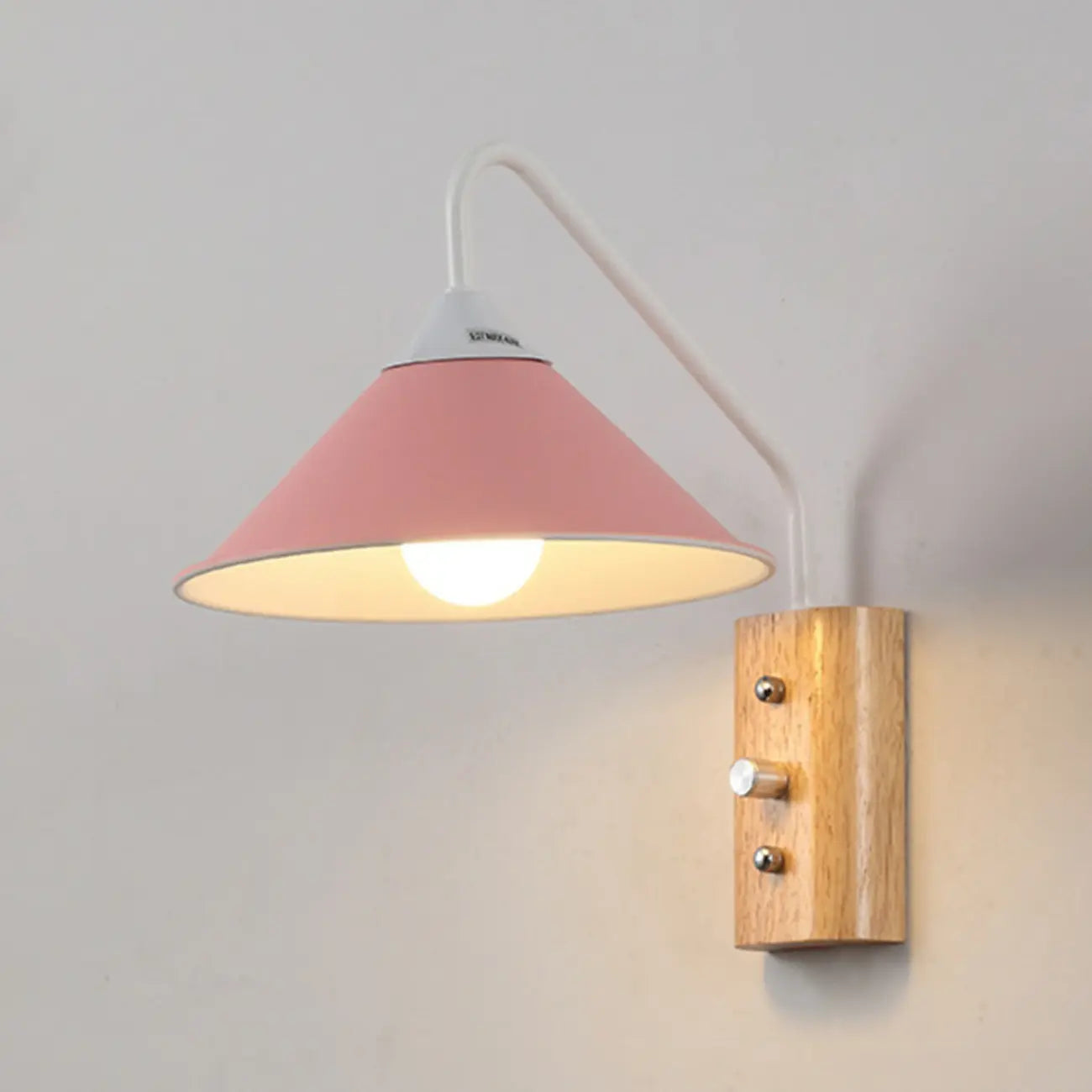 Applique murale moderne en alliage avec abat-jour géométrique pour chambre à coucher