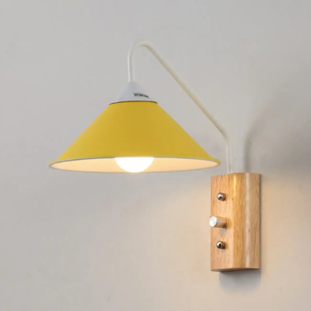 Applique murale moderne en alliage avec abat-jour géométrique pour chambre à coucher