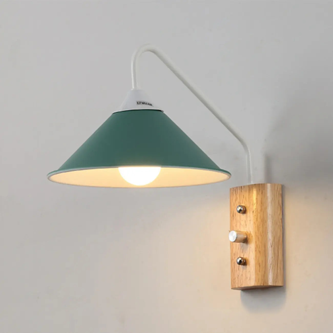 Applique murale moderne en alliage avec abat-jour géométrique pour chambre à coucher