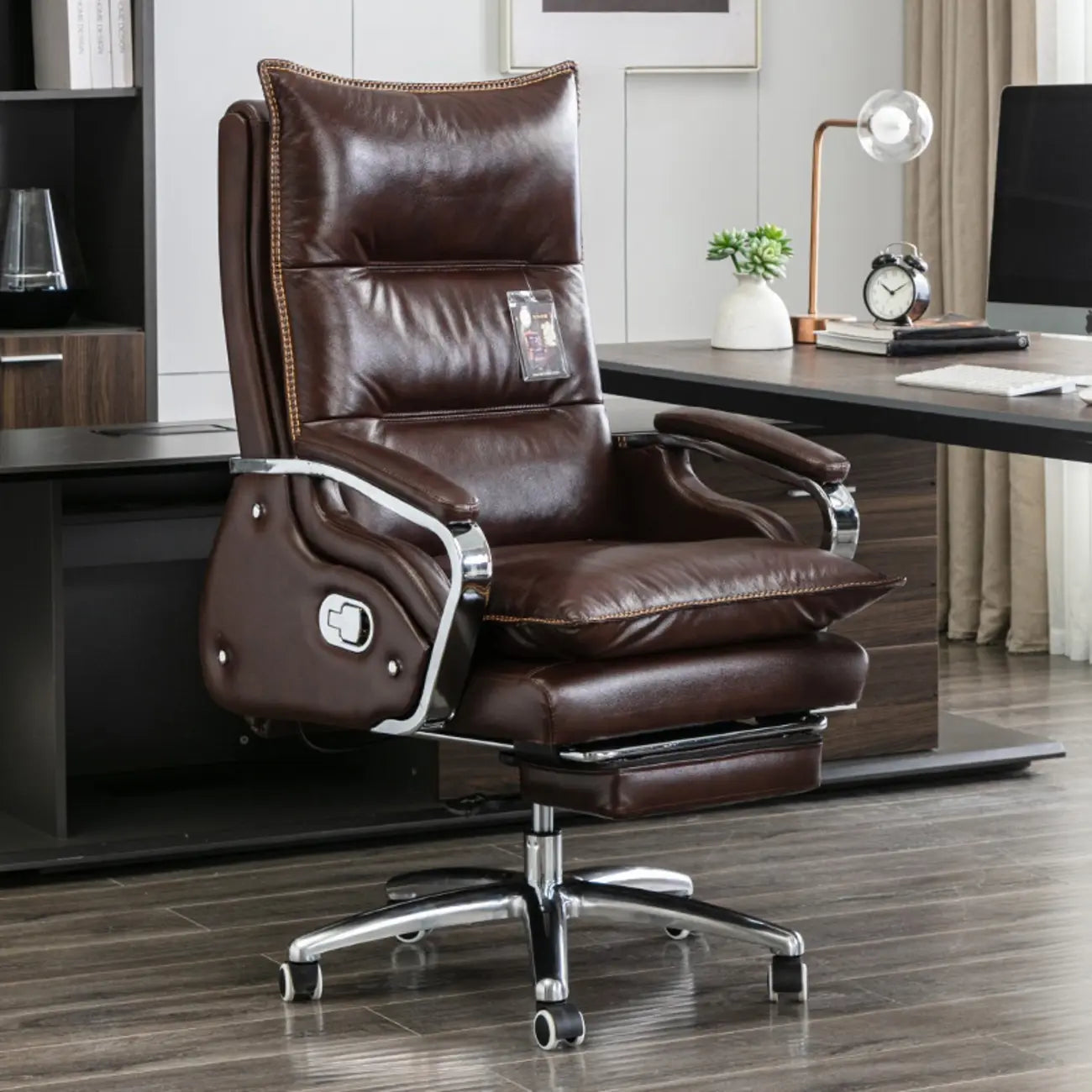 Fauteuil de bureau inclinable en cuir brun rougeâtre de direction
