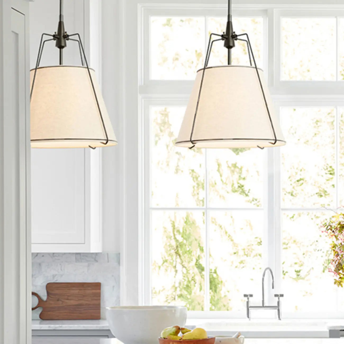 Suspension moderne en métal et tissu blanc pour salle à manger