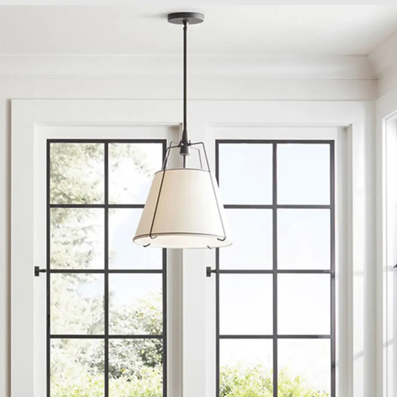 Suspension moderne en métal et tissu blanc pour salle à manger