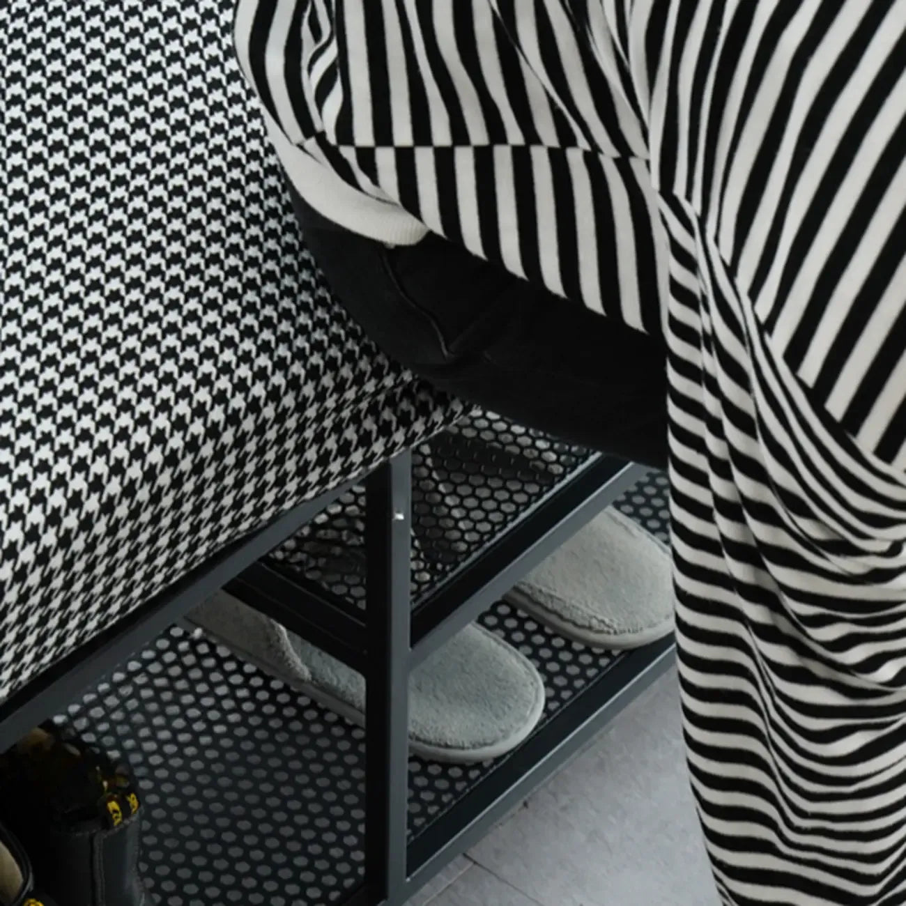 Banc d'entrée en métal avec rangement à chaussures et assise rembourrée