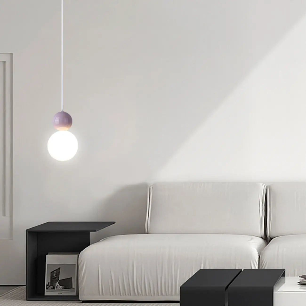 Suspension moderne en métal blanc et plastique avec globe lumineux