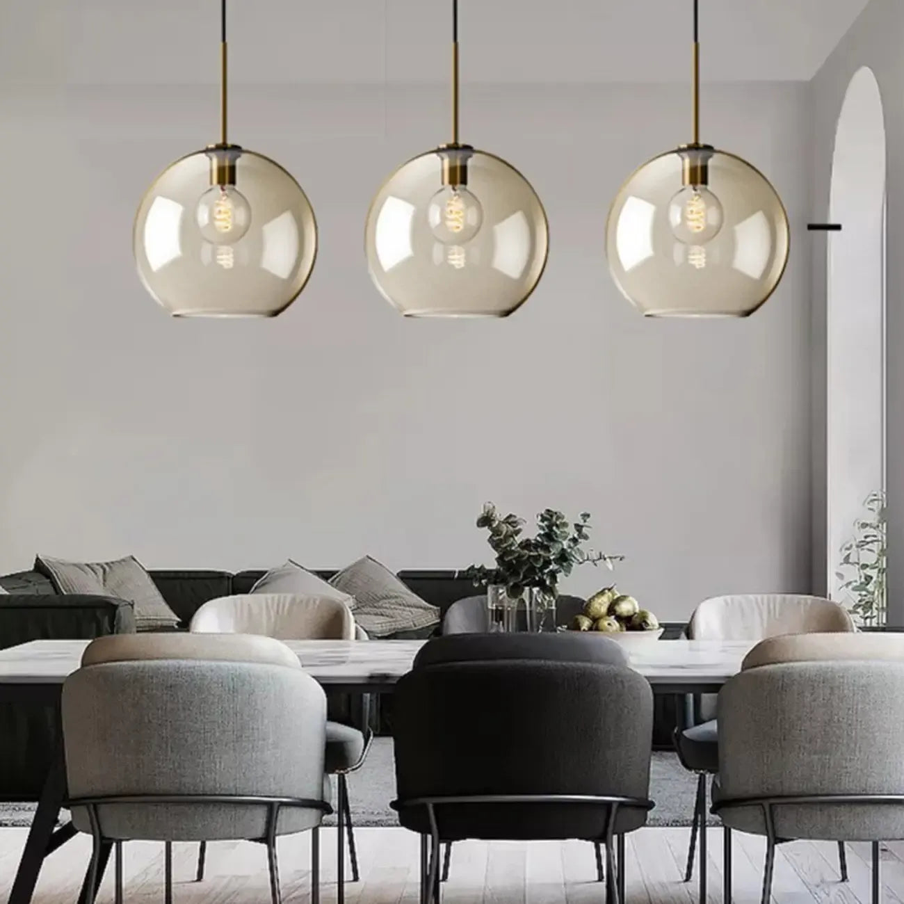 Suspension globe cognac en verre et métal, style minimaliste