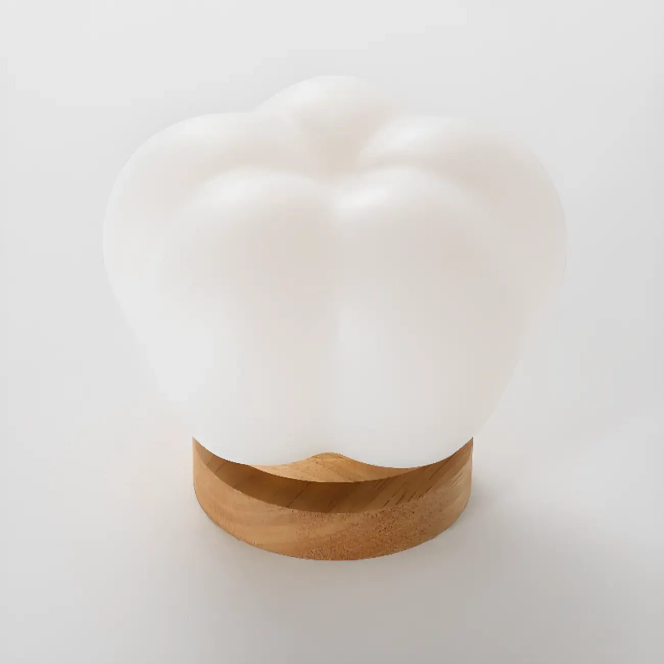 Plafonnier semi-encastré moderne en résine blanche, petit format, imitation pétales de bois.