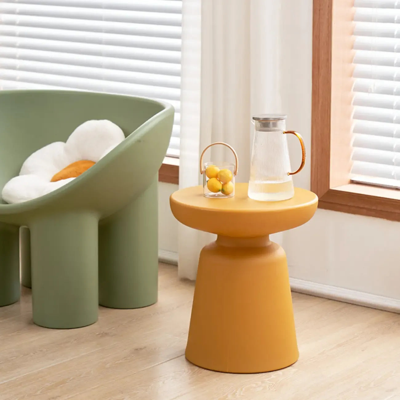 Table d'appoint ronde minimaliste en plastique pour salon