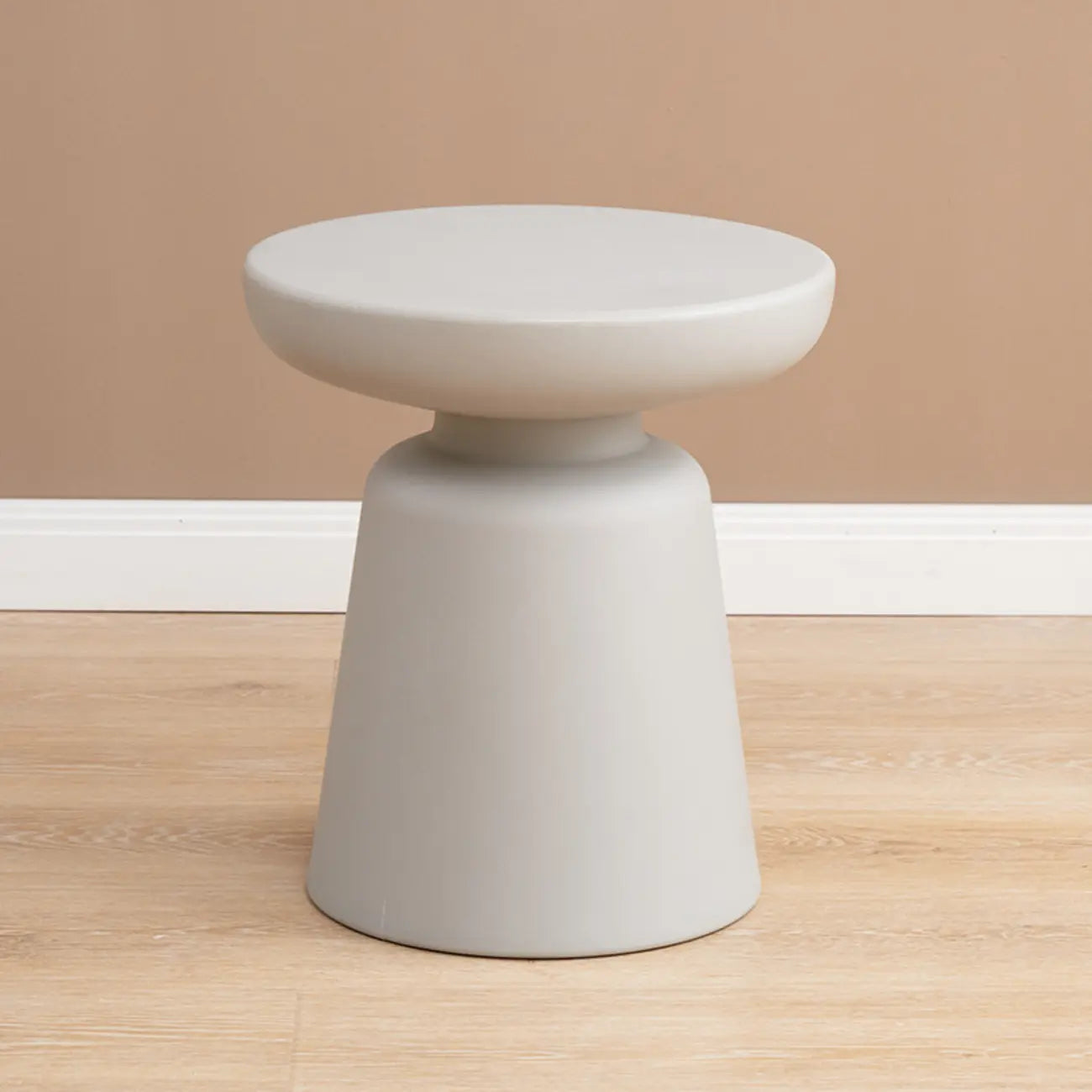 Table d'appoint ronde minimaliste en plastique pour salon