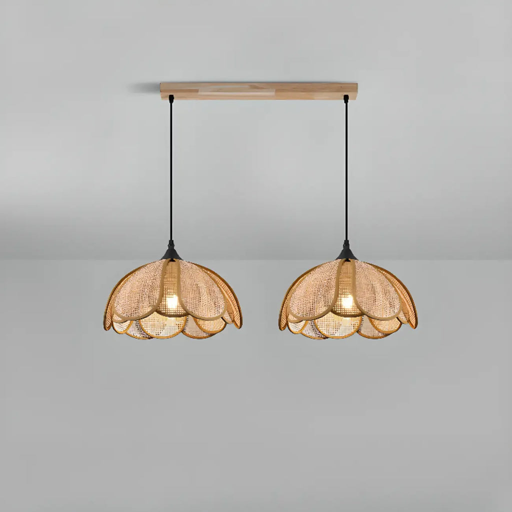 Suspension rustique en rotin à motif floral en forme de dôme