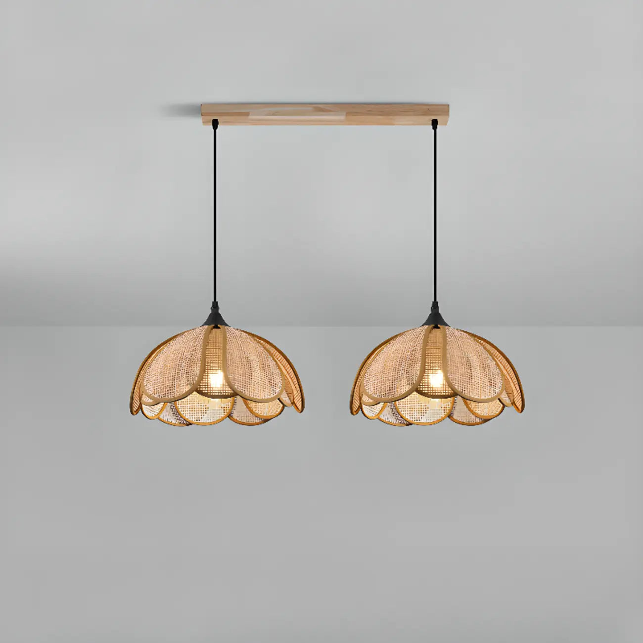 Suspension rustique en rotin à motif floral en forme de dôme