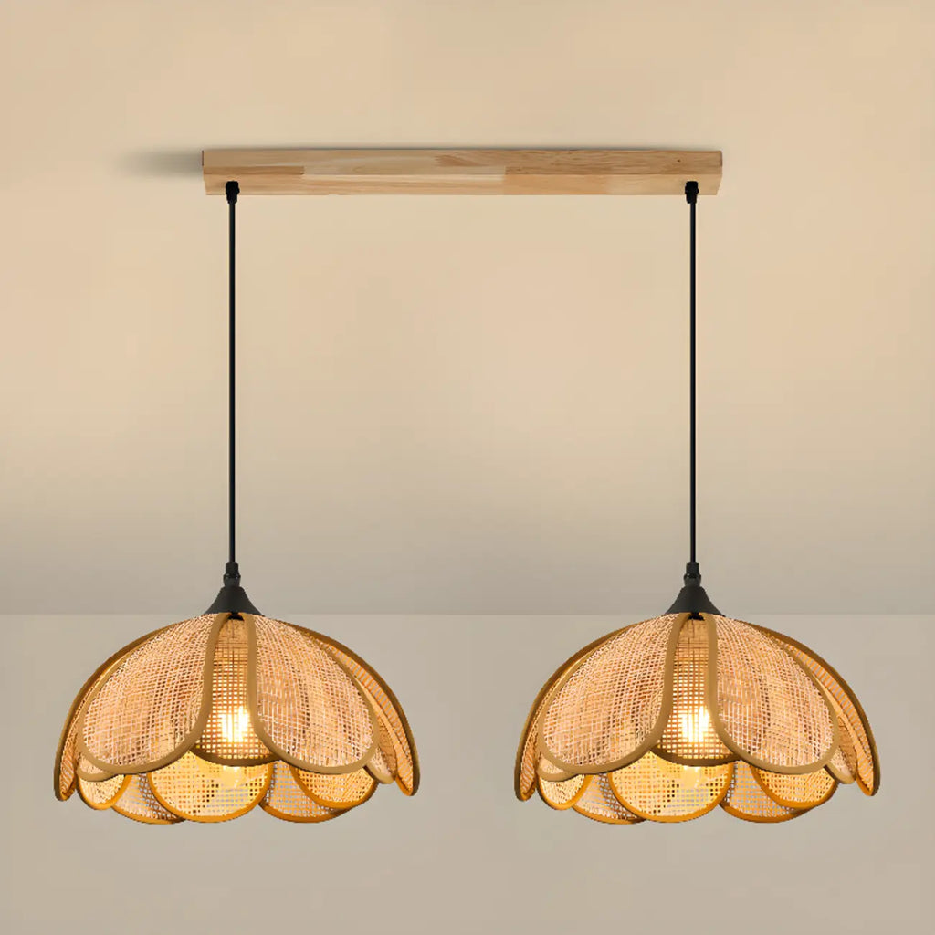 Suspension rustique en rotin à motif floral en forme de dôme