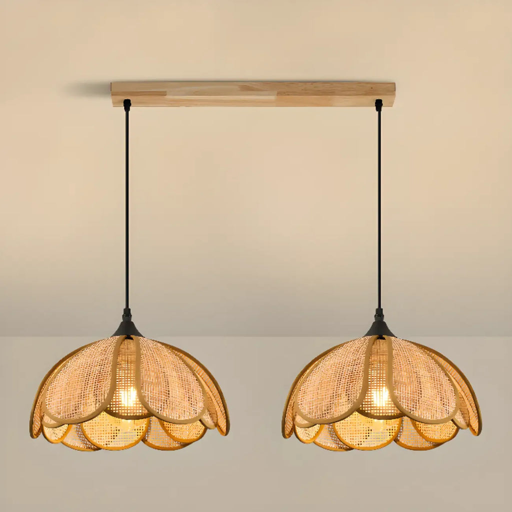 Suspension rustique en rotin à motif floral en forme de dôme