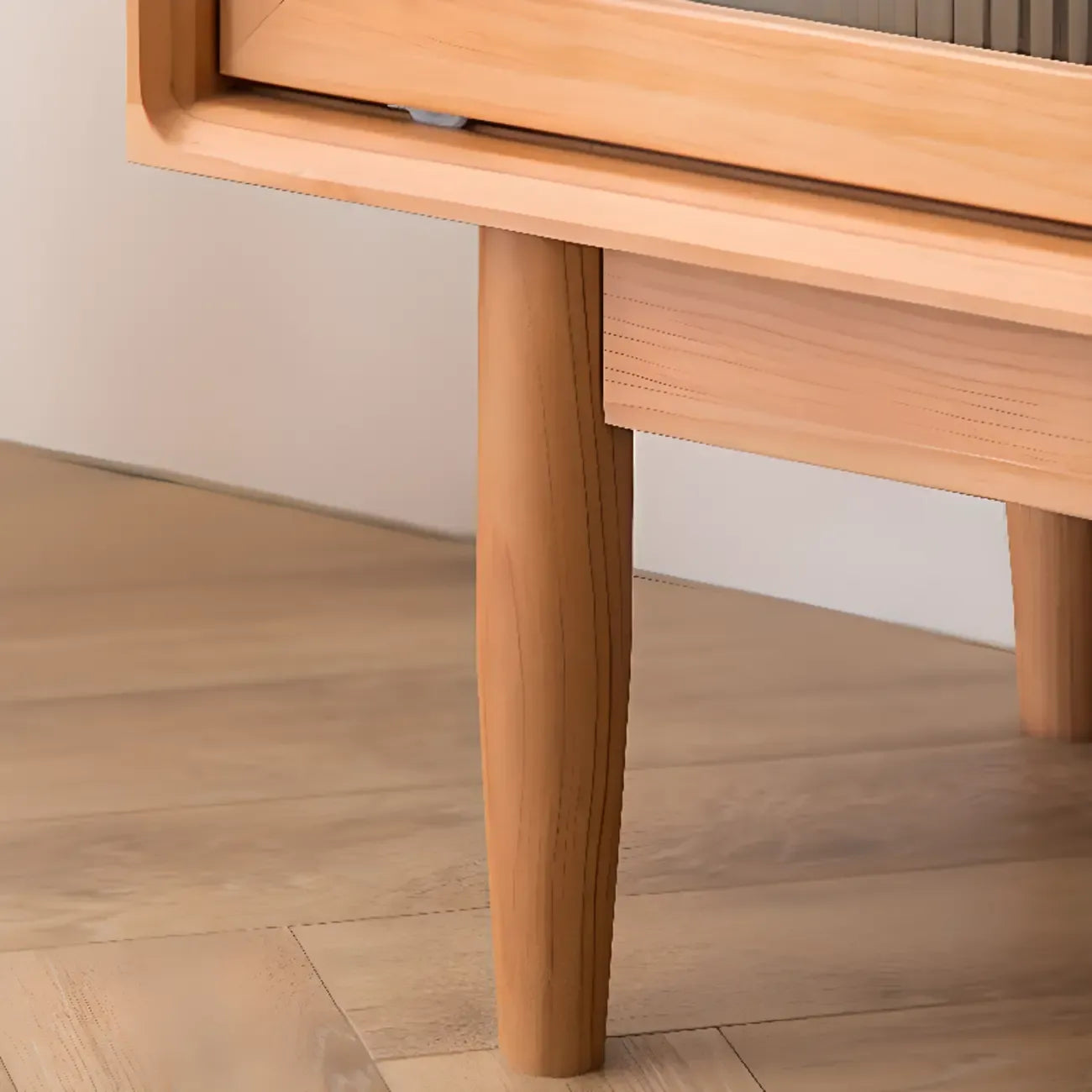 Buffet à trois tiroirs et portes coulissantes en bois naturel