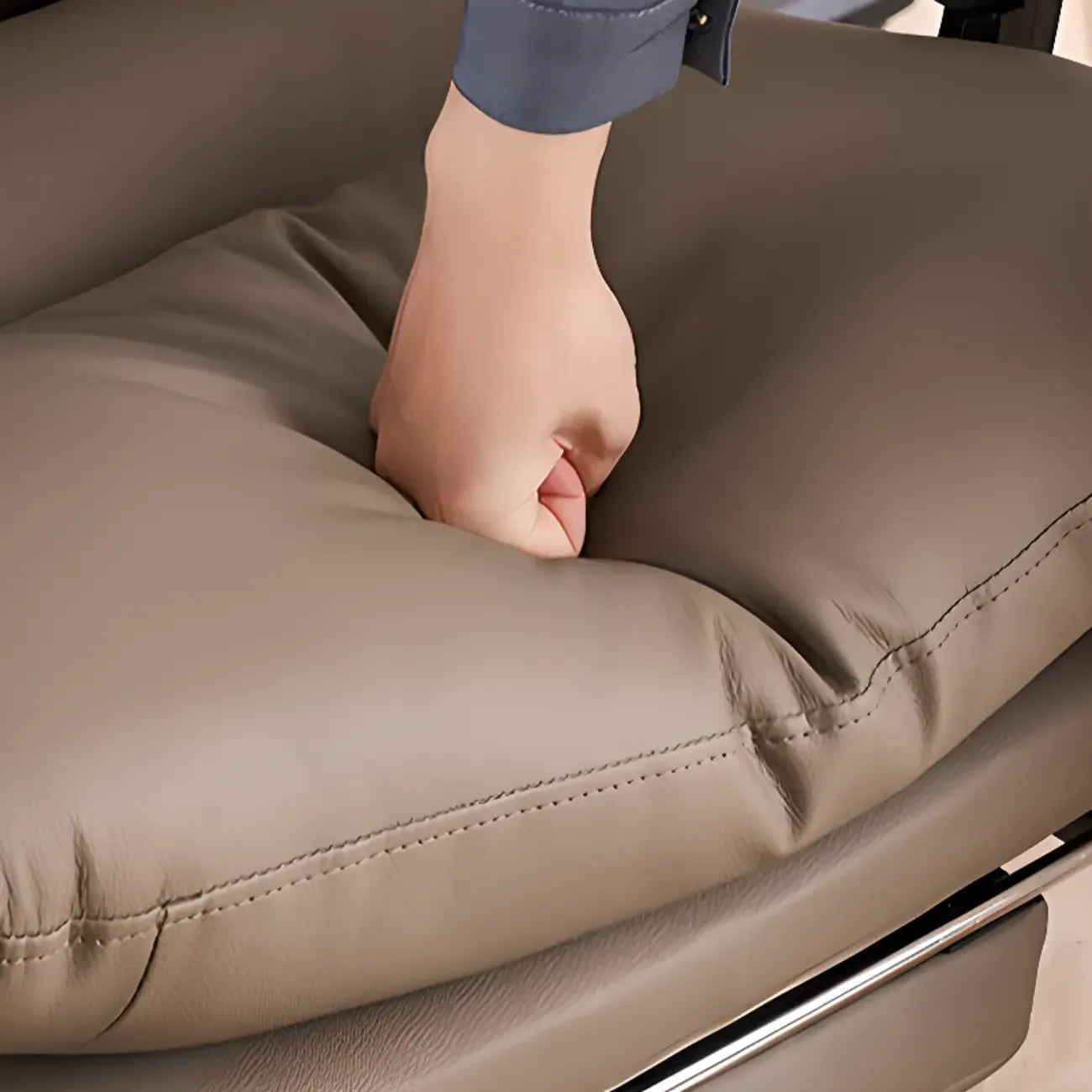 Fauteuil de bureau pivotant et inclinable en cuir beige réglable