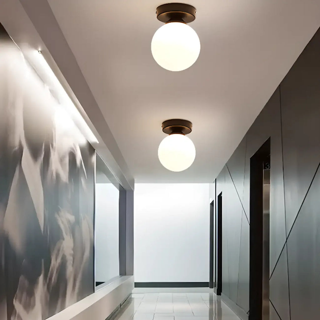 Plafonnier semi-encastré minimaliste en verre et métal, globe.