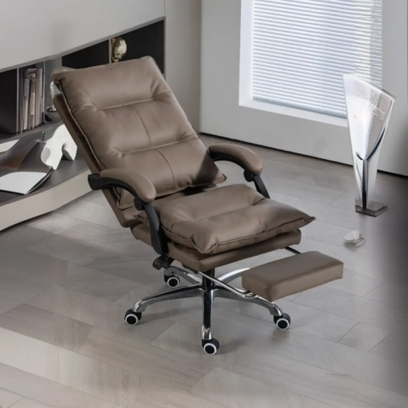 Fauteuil de direction inclinable moderne en cuir marron