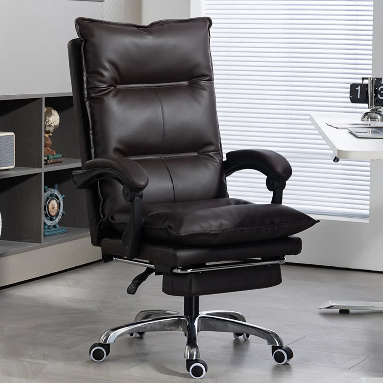 Fauteuil de direction inclinable moderne en cuir marron