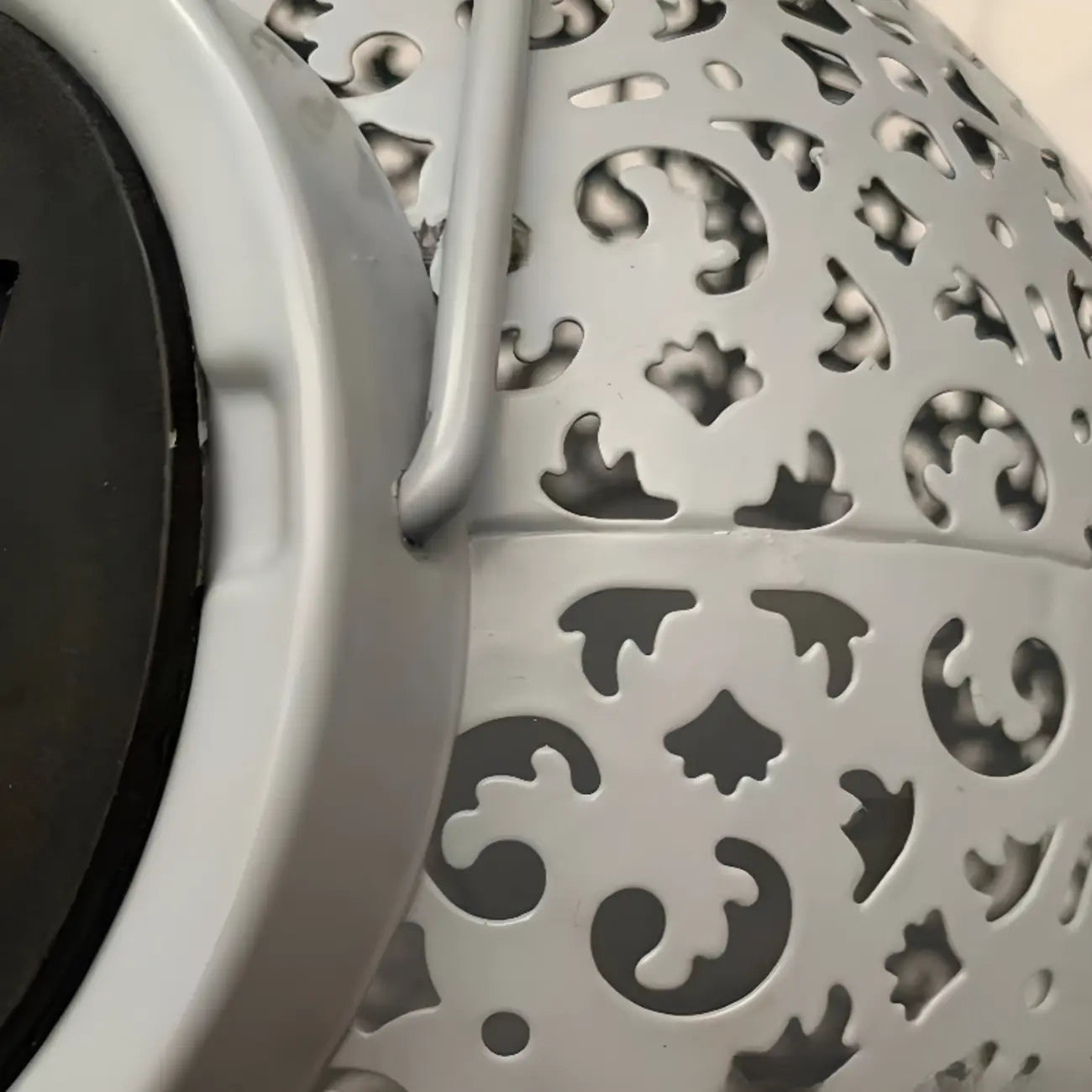 Lampes de poteau extérieures creuses en métal blanc