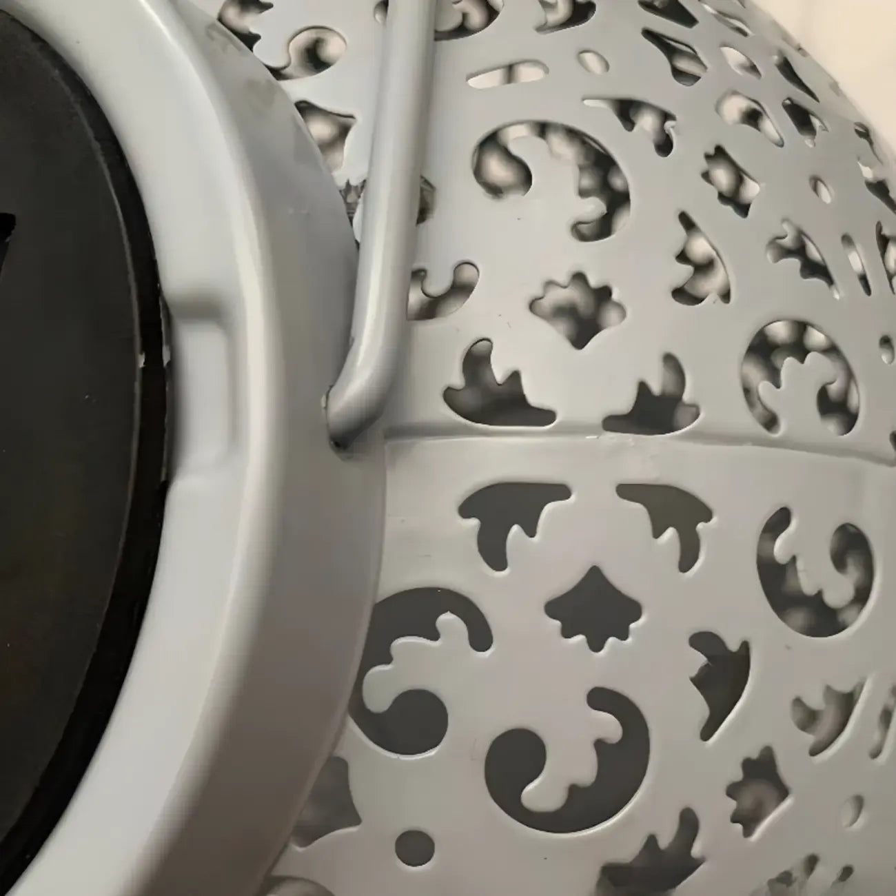 Lampes de poteau extérieures creuses en métal blanc