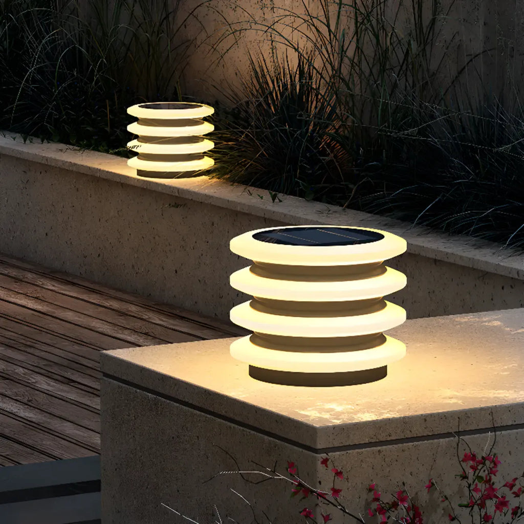 Lampadaires solaires cylindriques modernes à 4 couches pour l'extérieur