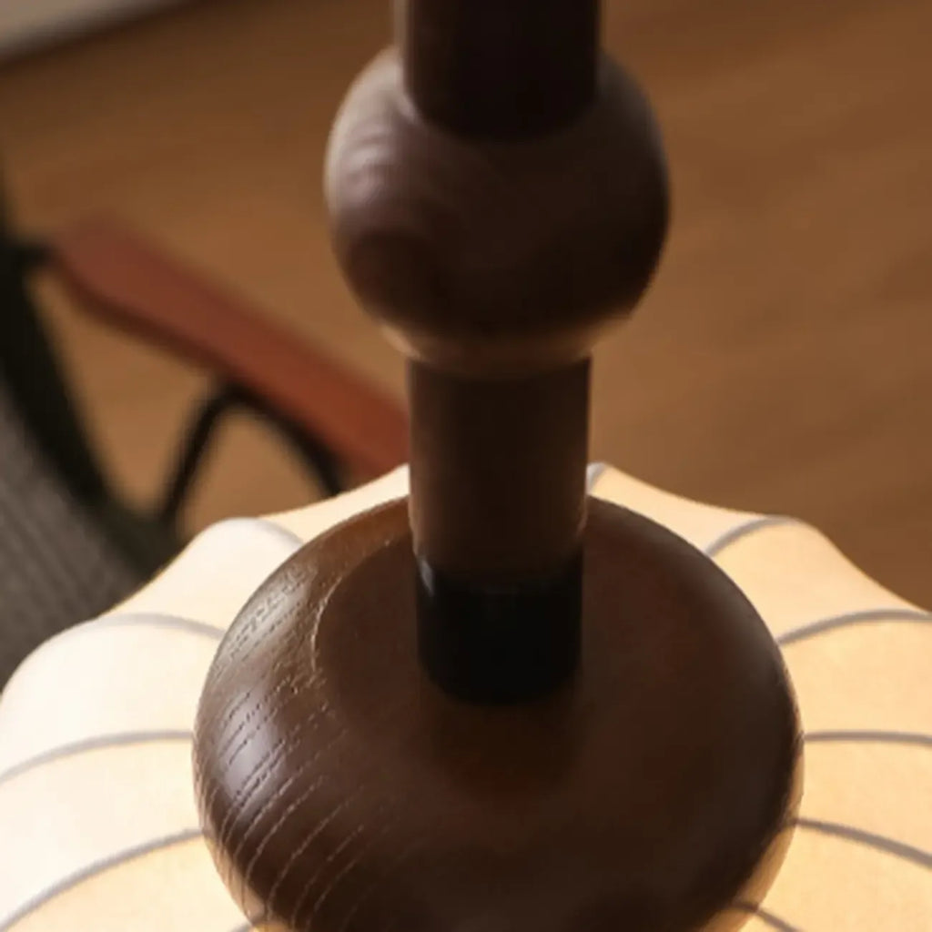 Suspension contemporaine en bois et soie beige citrouille