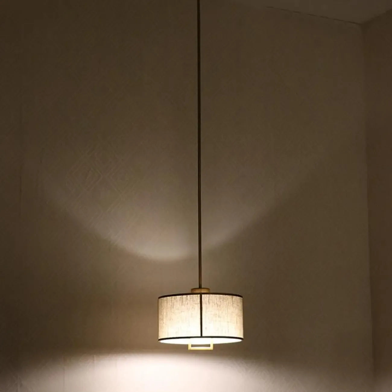 Suspension cylindrique élégante couleur ivoire pour intérieur