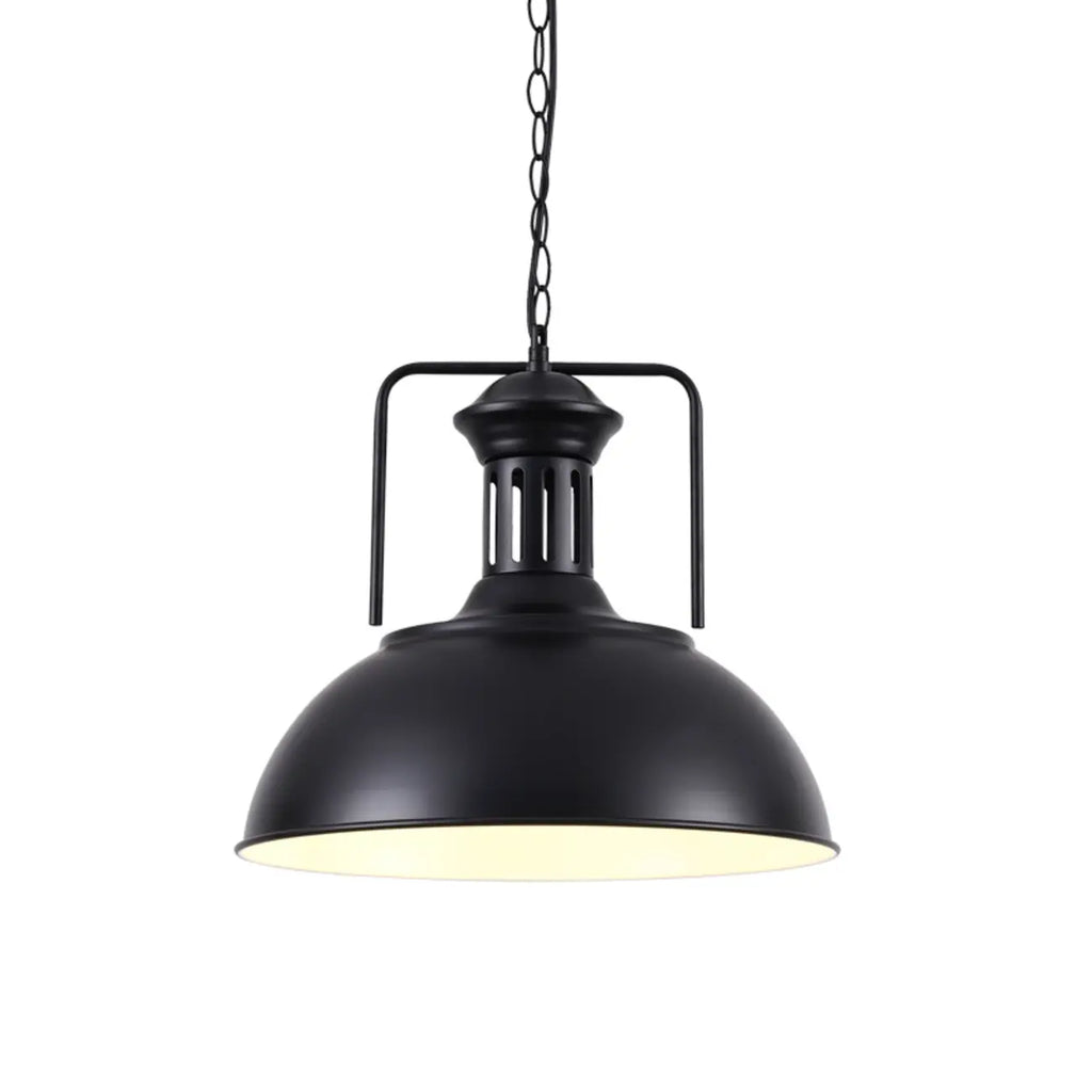 Suspension industrielle en métal noir avec dôme et chaîne.