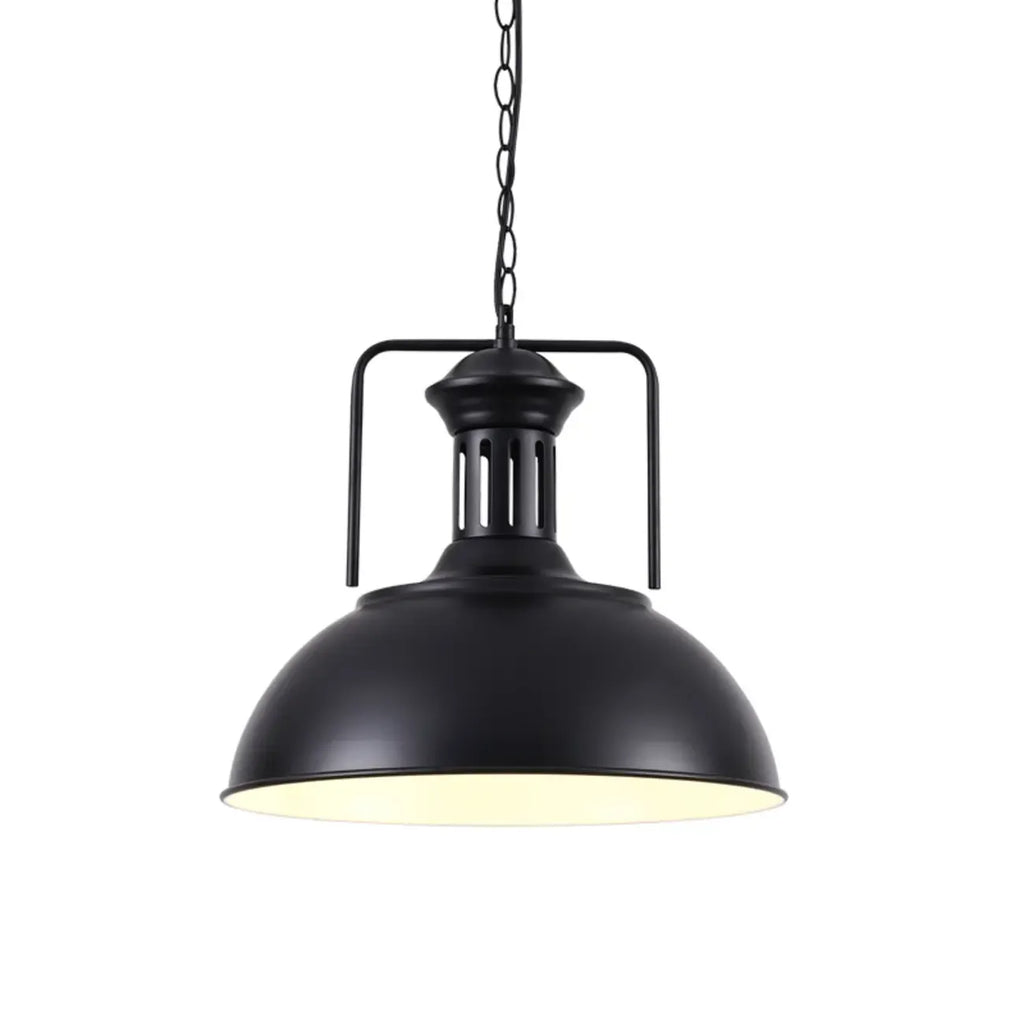 Suspension industrielle en métal noir avec dôme et chaîne.