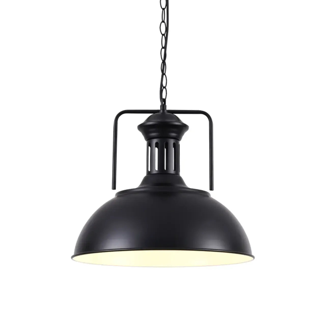 Suspension industrielle en métal noir avec dôme et chaîne.