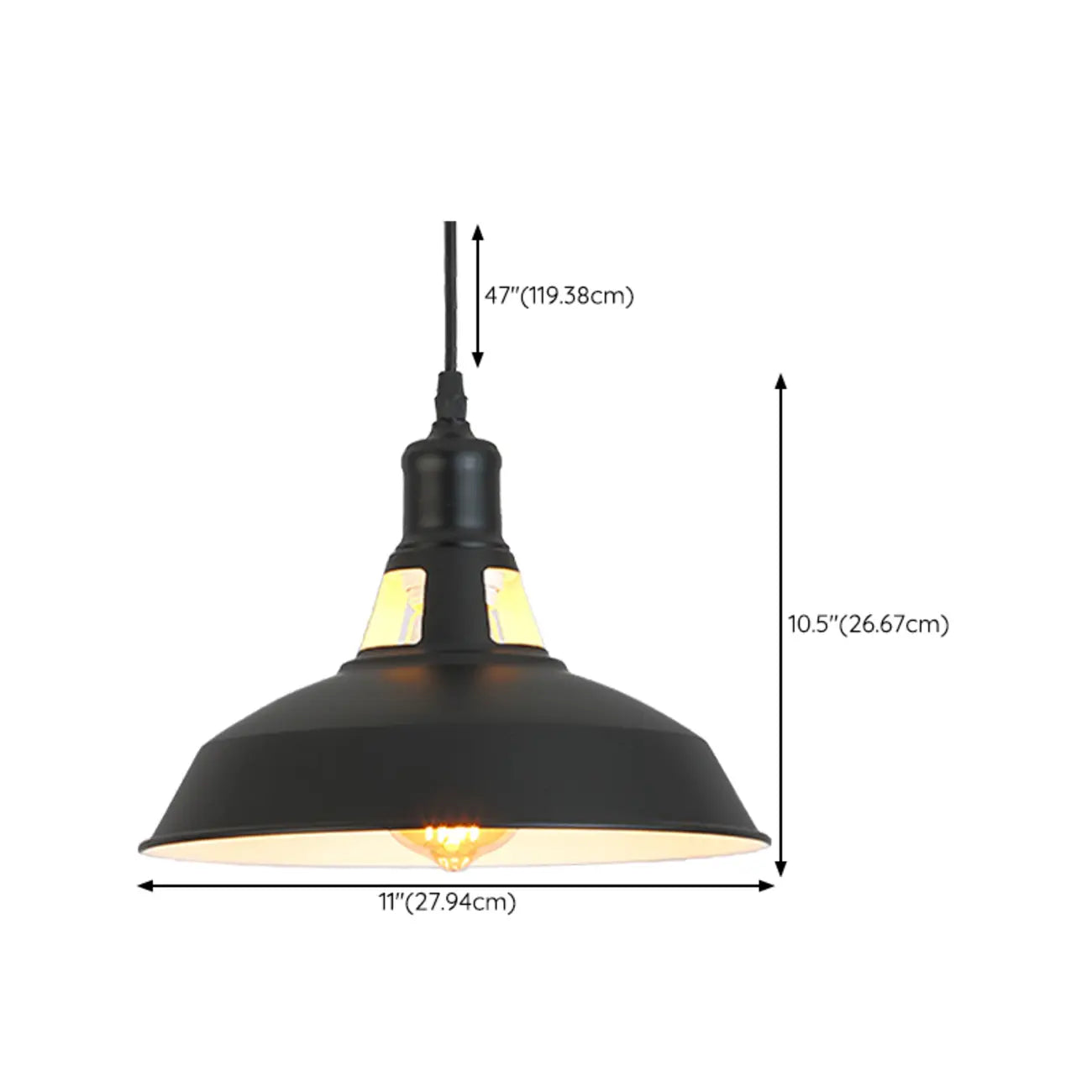 Suspension industrielle en métal noir avec dôme et chaîne.