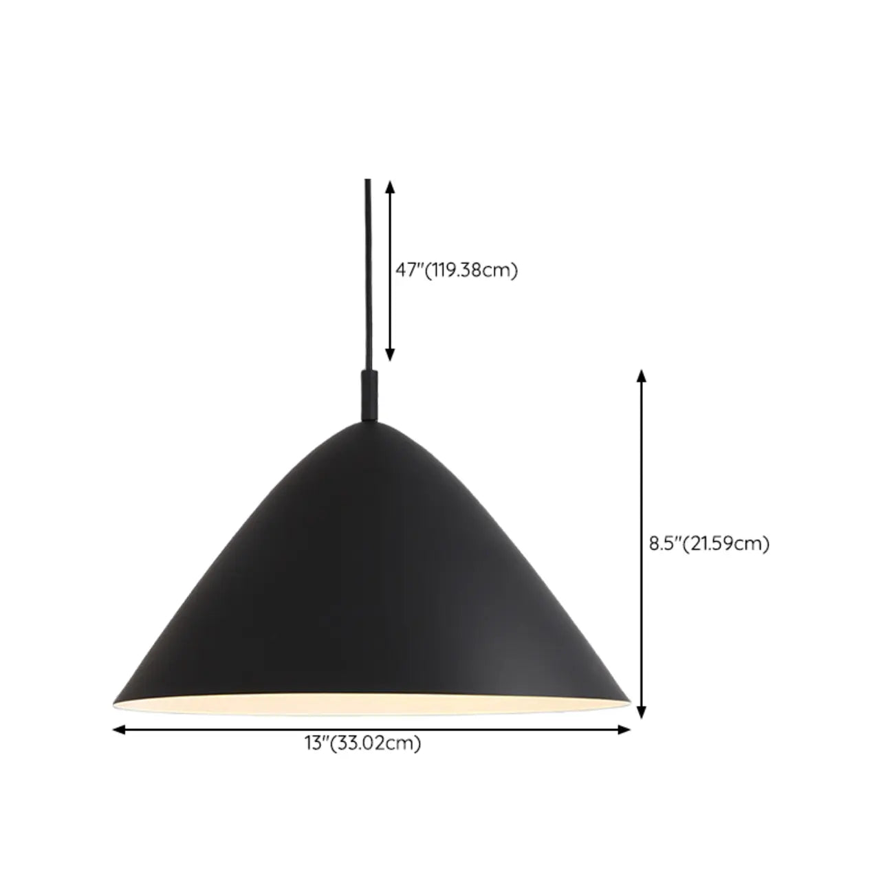 Suspension industrielle en métal noir avec dôme et chaîne.