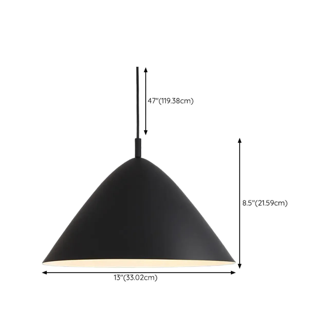 Suspension industrielle en métal noir avec dôme et chaîne.