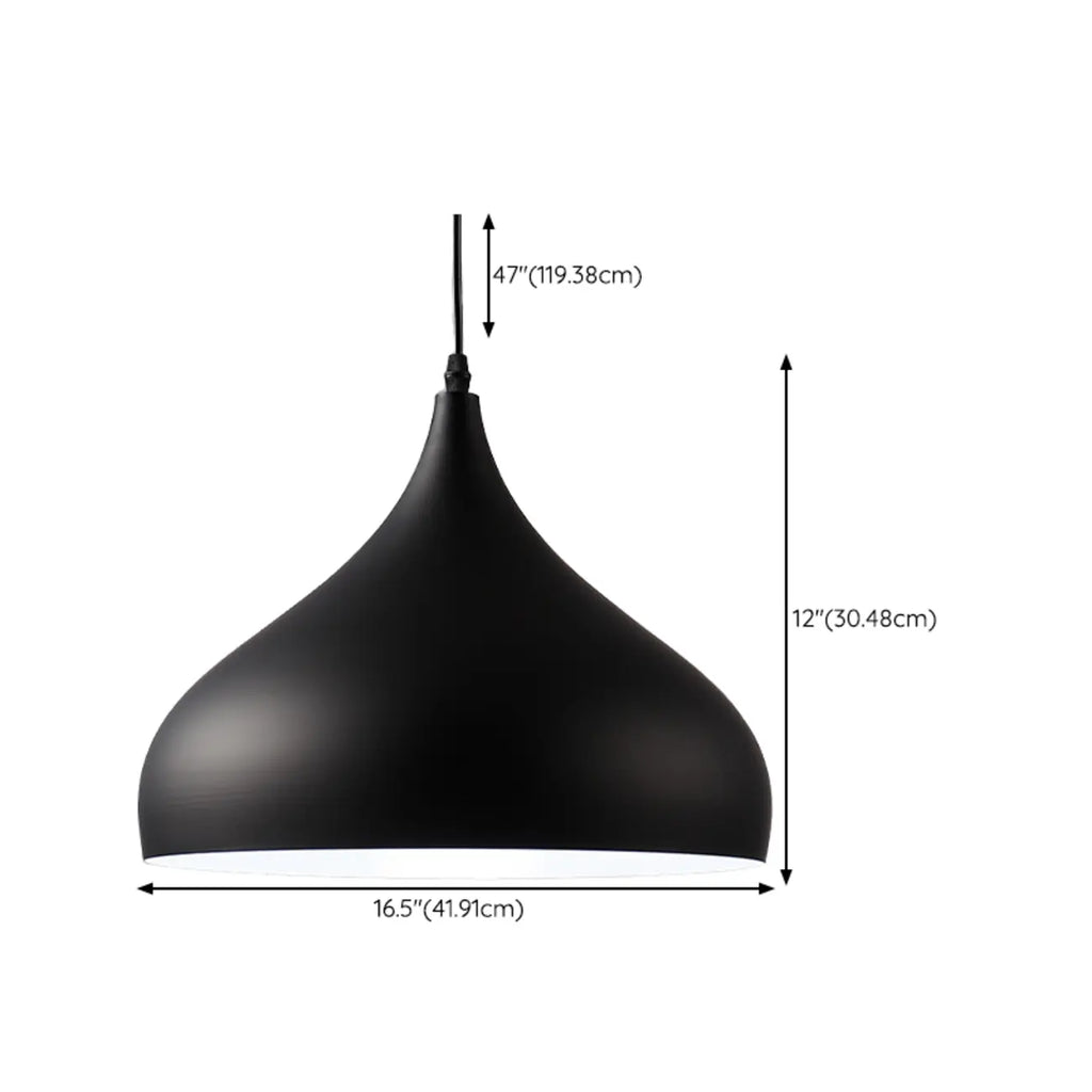 Suspension industrielle en métal noir avec dôme et chaîne.