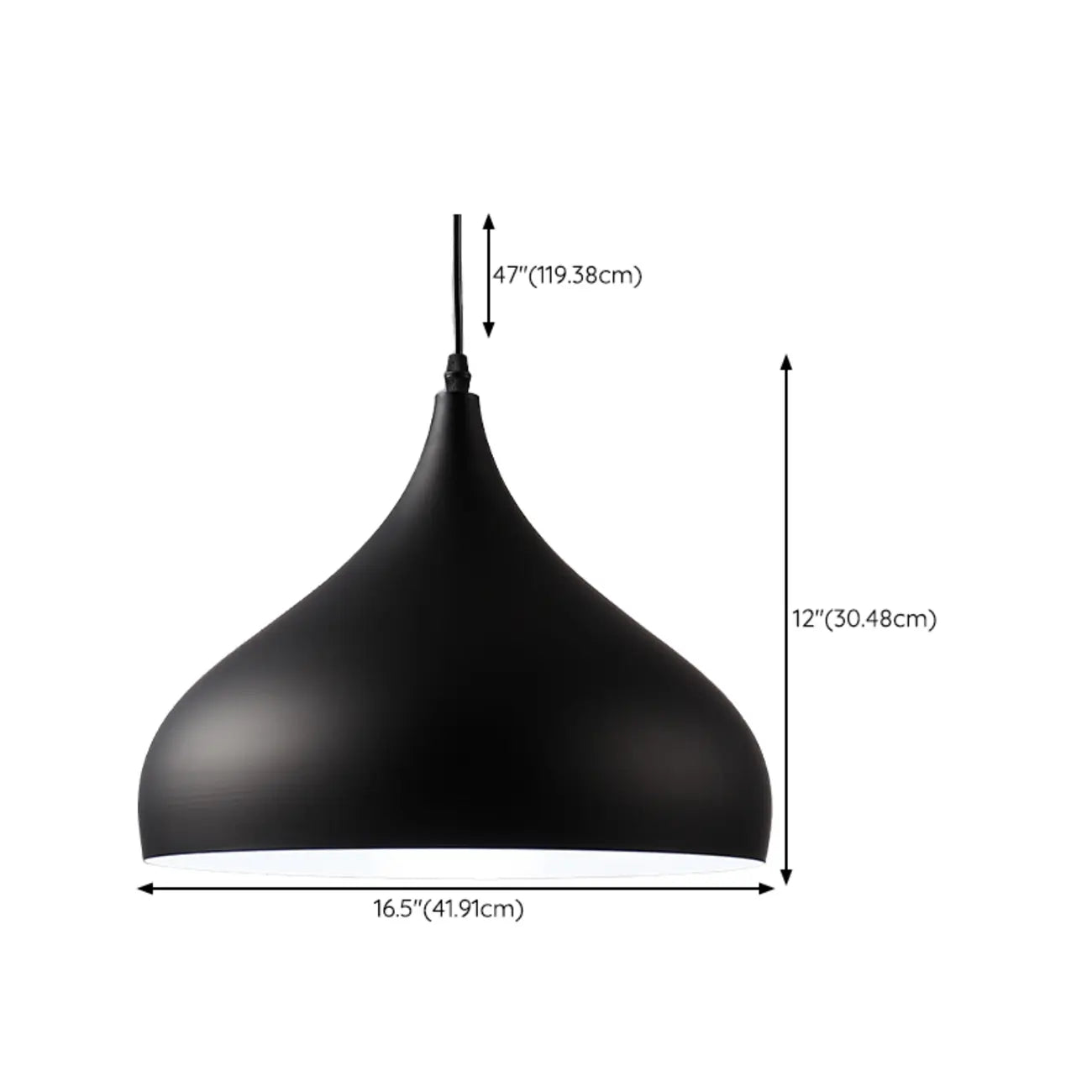 Suspension industrielle en métal noir avec dôme et chaîne.