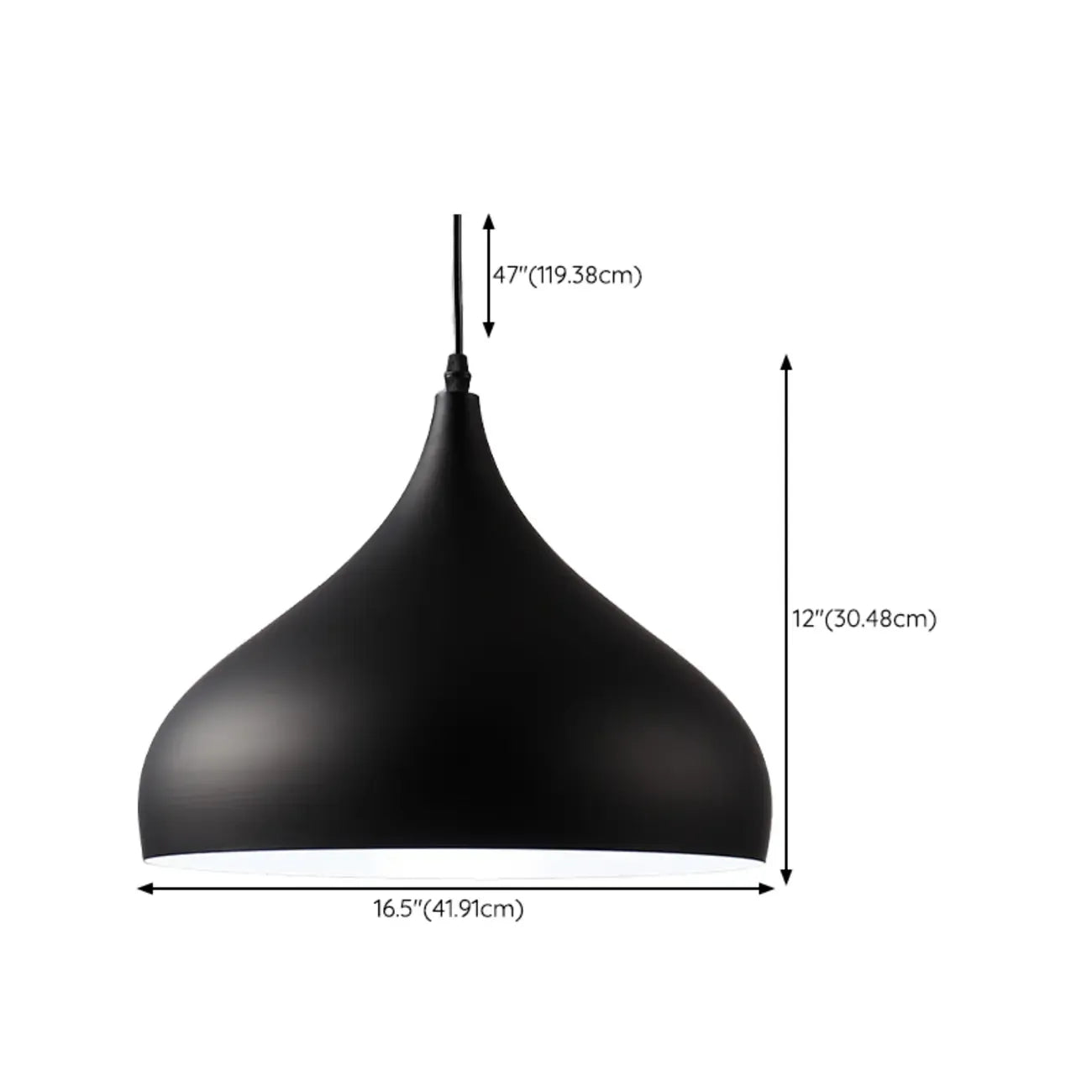 Suspension industrielle en métal noir avec dôme et chaîne.