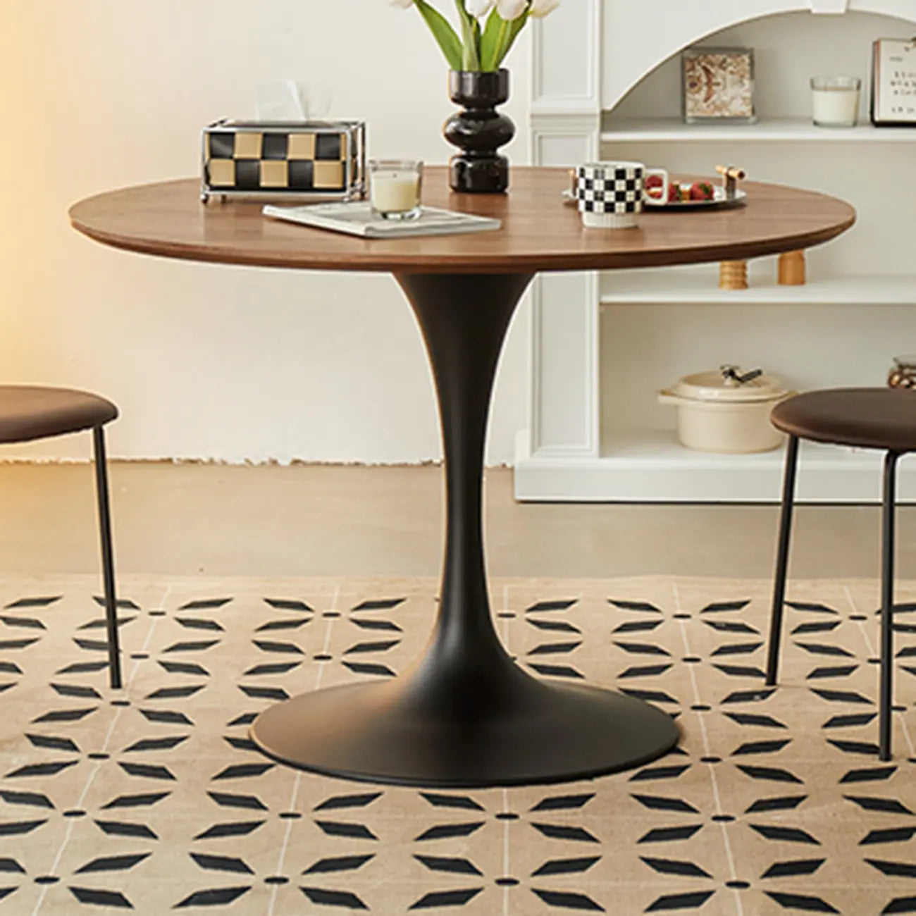 Table de salle à manger ronde décontractée en métal noir et bois