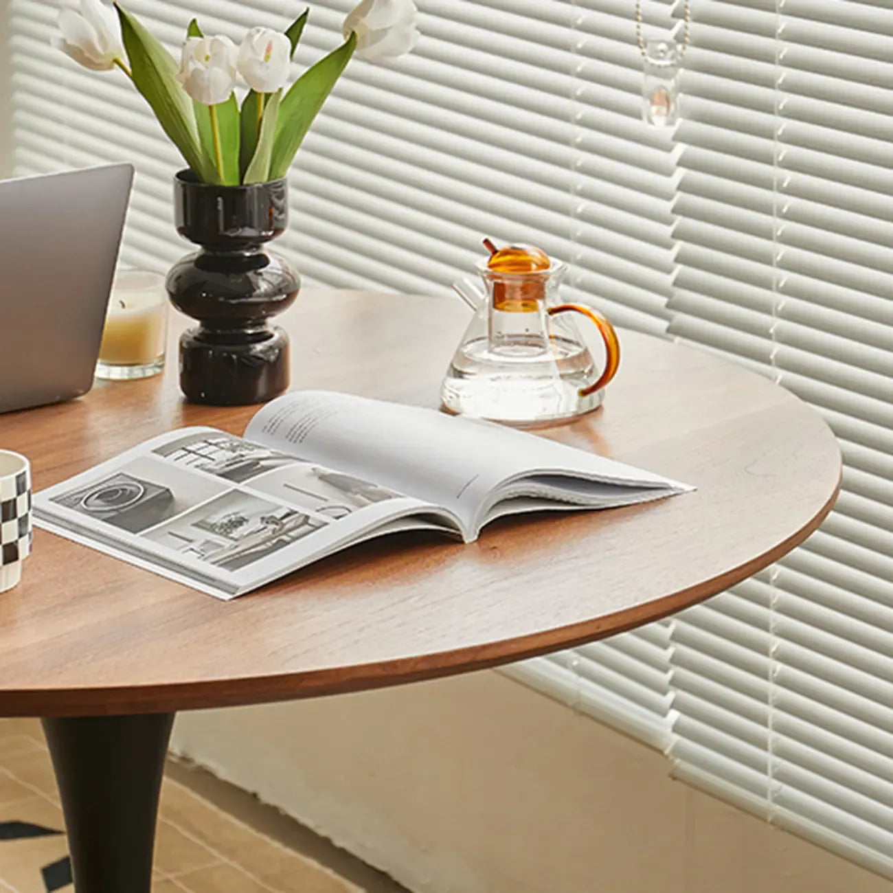 Table de salle à manger ronde décontractée en métal noir et bois