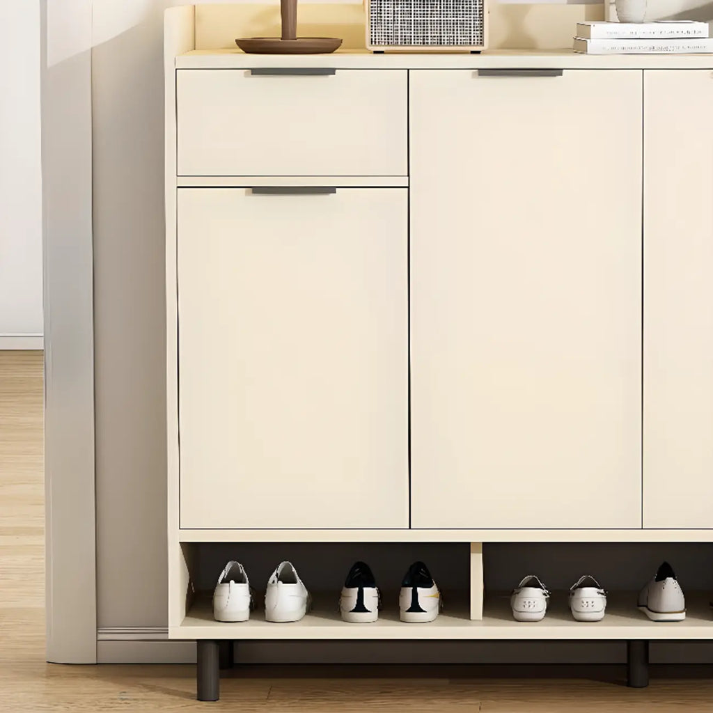 Armoire à chaussures en bois blanc cassé pour entrée