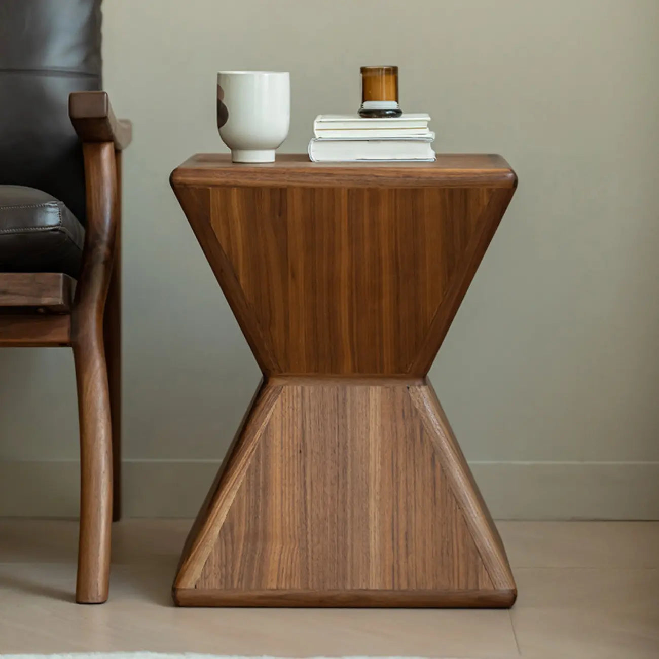 Petite table d'appoint Art Déco géométrique en bois pour salon