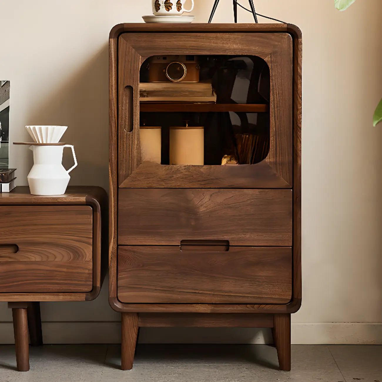 Vitrine scandinave en bois avec rangement