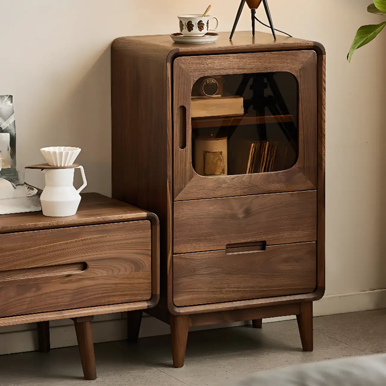 Vitrine scandinave en bois avec rangement