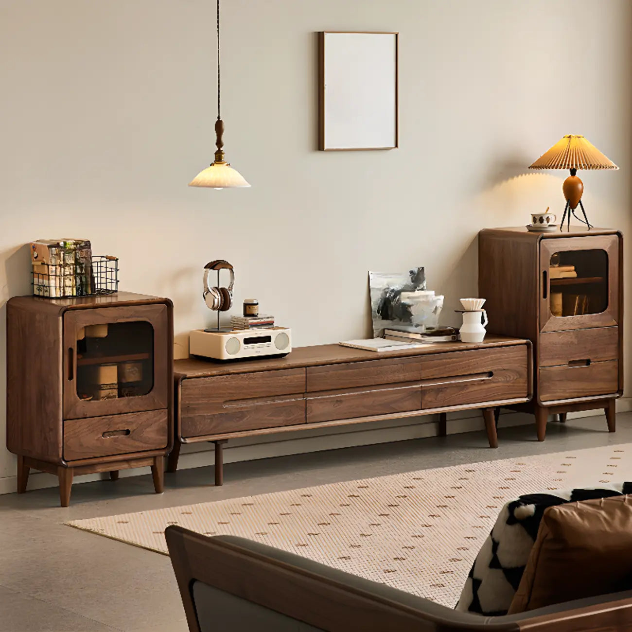 Vitrine scandinave en bois avec rangement