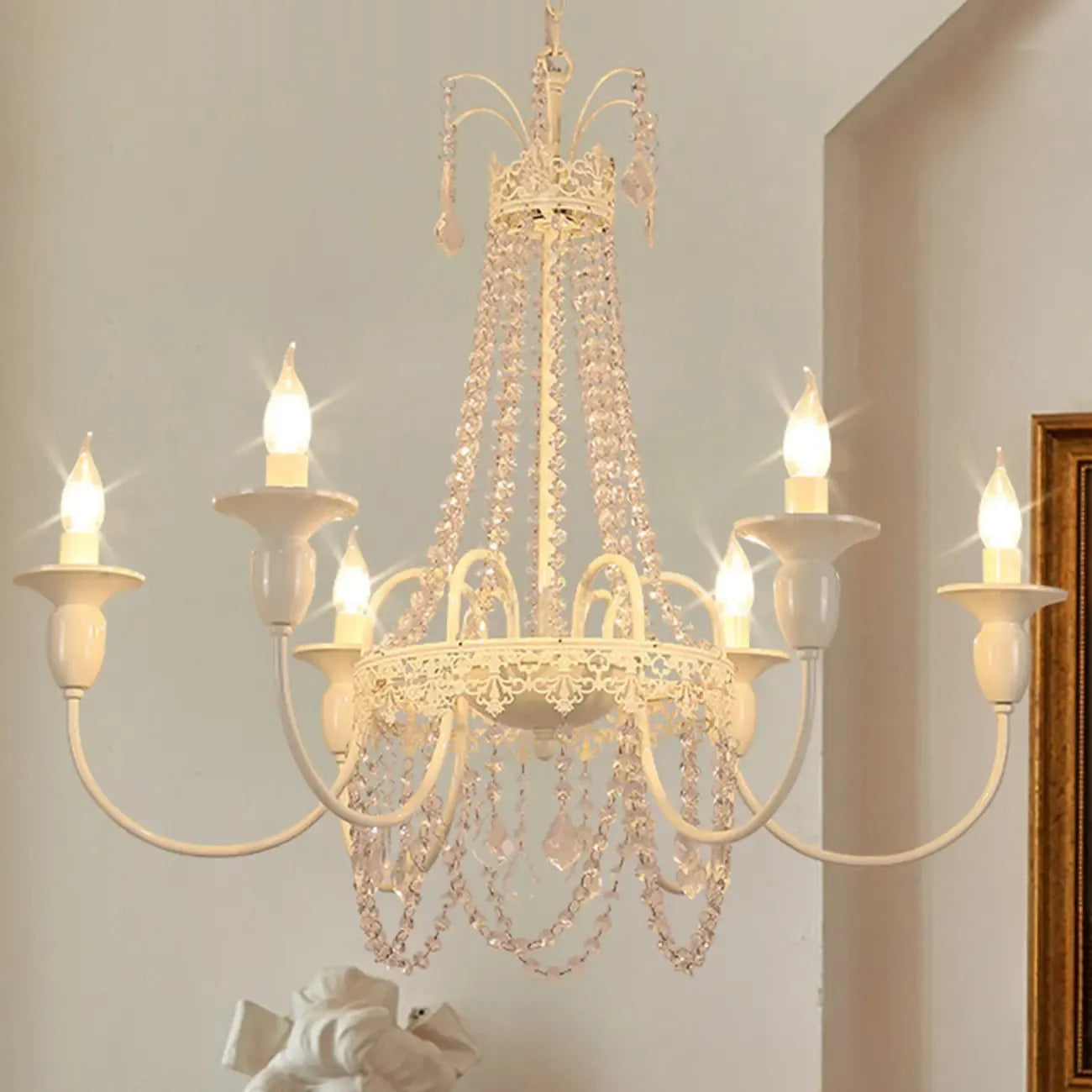 Lustre candélabre en métal blanc cristal et couronne