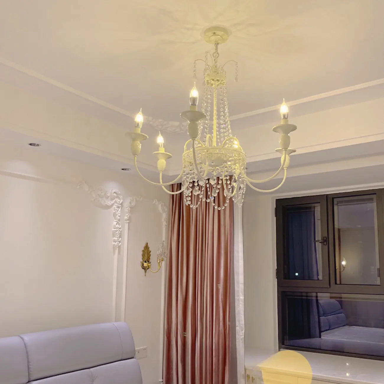 Lustre candélabre en métal blanc cristal et couronne