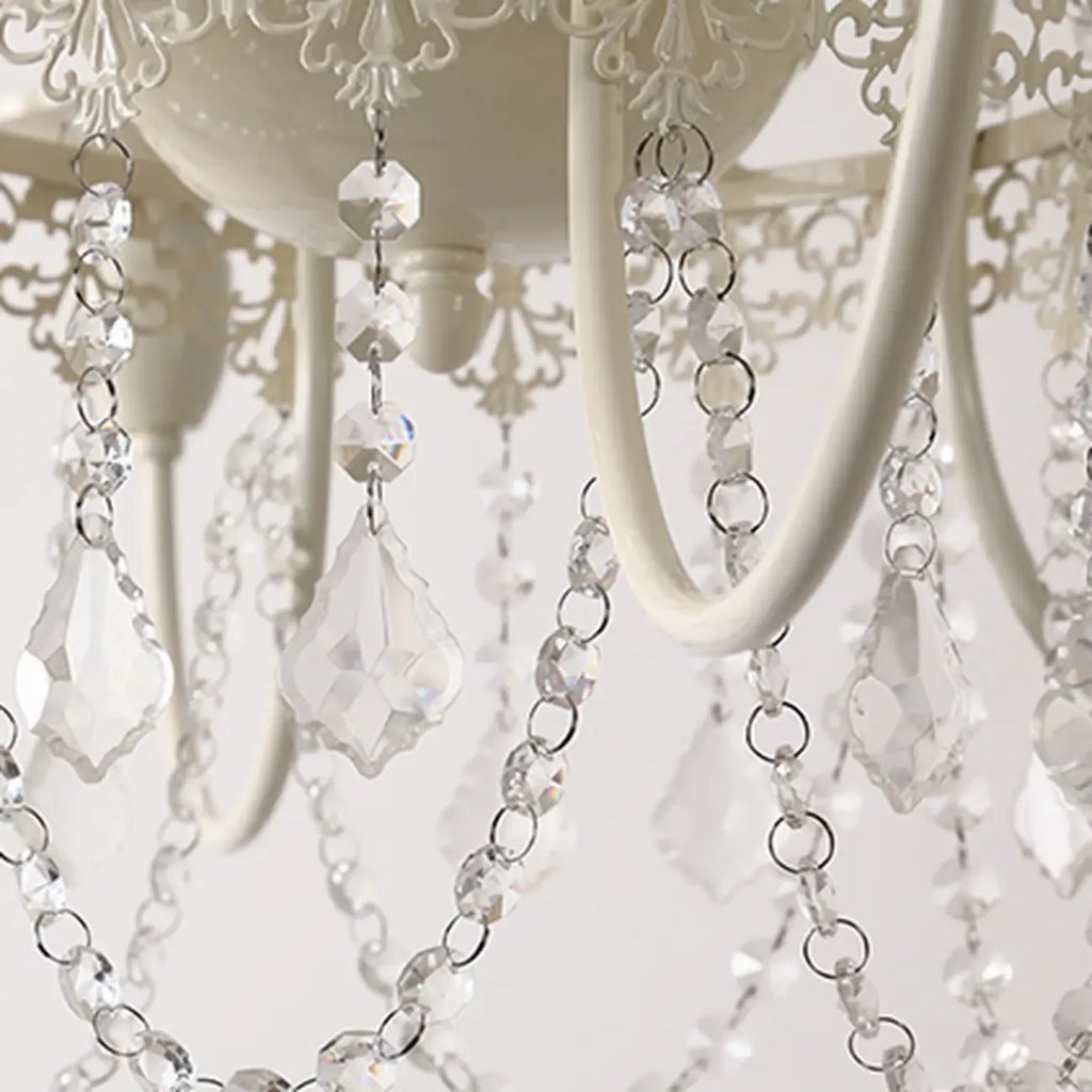 Lustre candélabre en métal blanc cristal et couronne