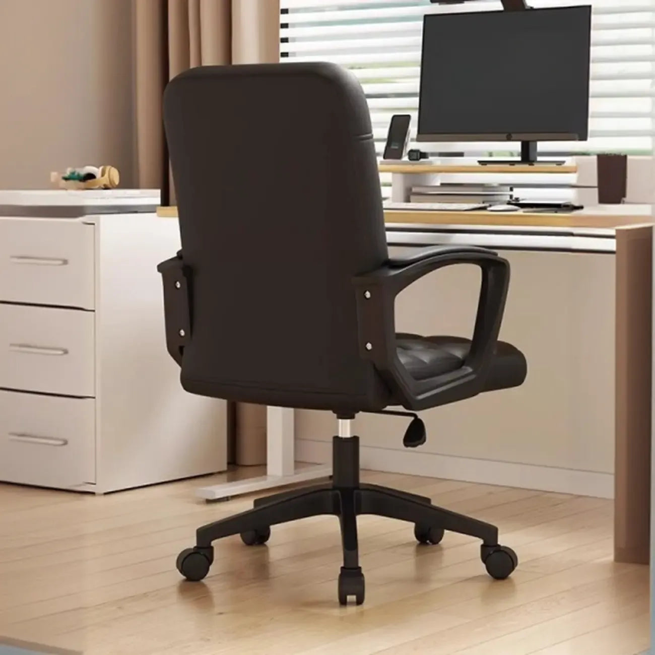 Chaise de bureau pivotante réglable moderne en similicuir noir