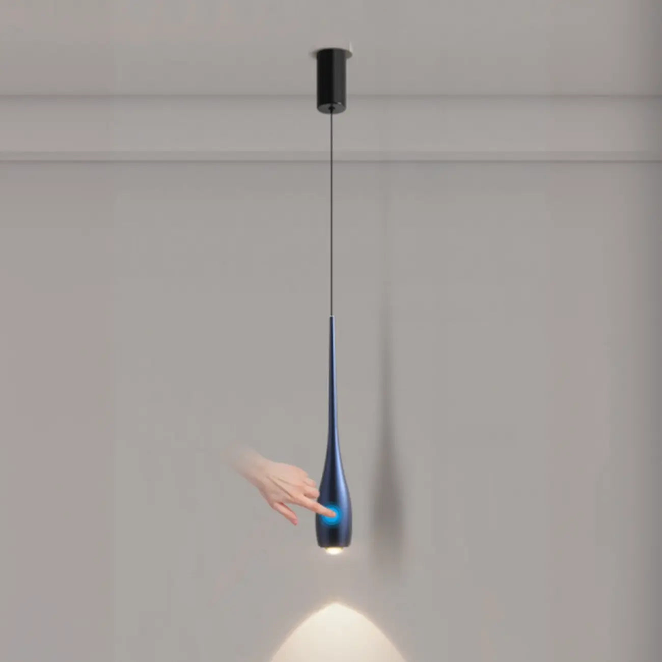 Suspension moderne à intensité variable en métal et acrylique au design épuré