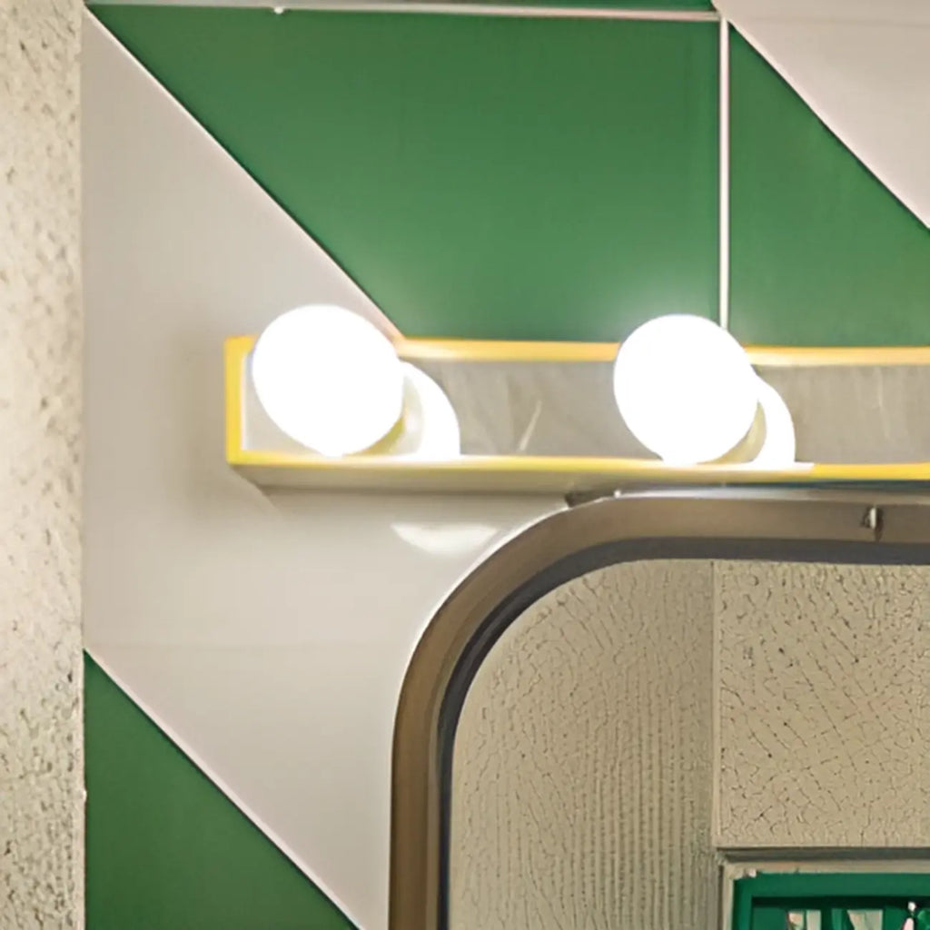 Applique murale LED dorée moderne et droite à 4 lumières pour salle de bain