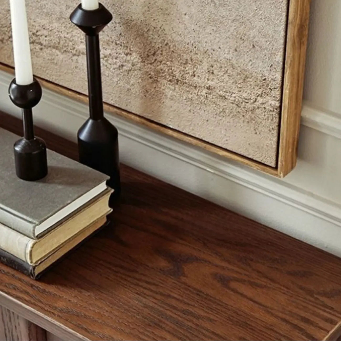 Console rectangulaire en bois brun avec étagères